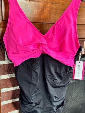 Holipick Pink and Black Twist-Front One-Piece Swimsuit